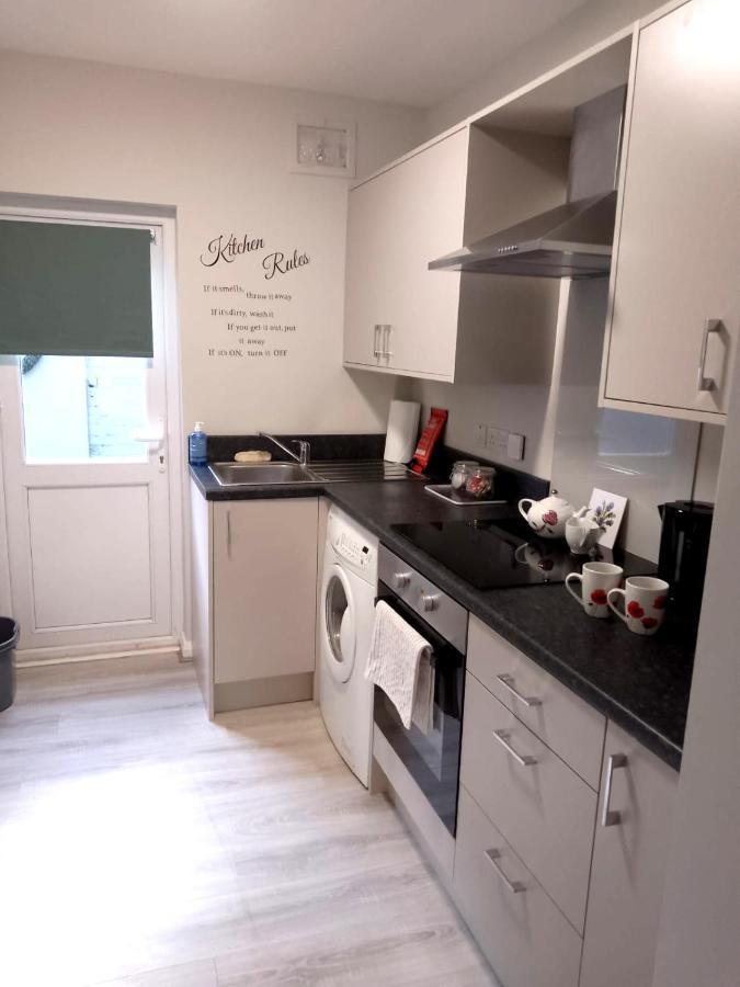 בלפסט Maire Toireasa - Cosy Refurbished Property In The Gaeltacht Quarter מראה חיצוני תמונה