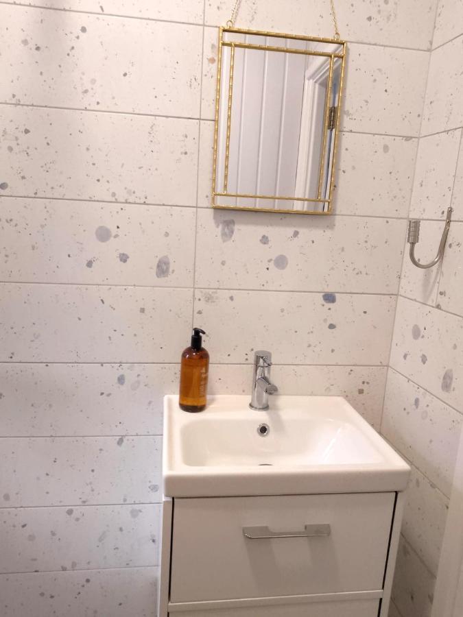 בלפסט Maire Toireasa - Cosy Refurbished Property In The Gaeltacht Quarter מראה חיצוני תמונה
