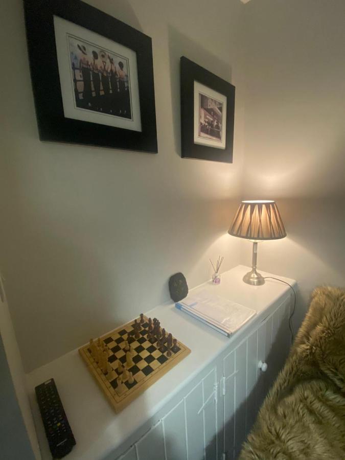 בלפסט Maire Toireasa - Cosy Refurbished Property In The Gaeltacht Quarter מראה חיצוני תמונה