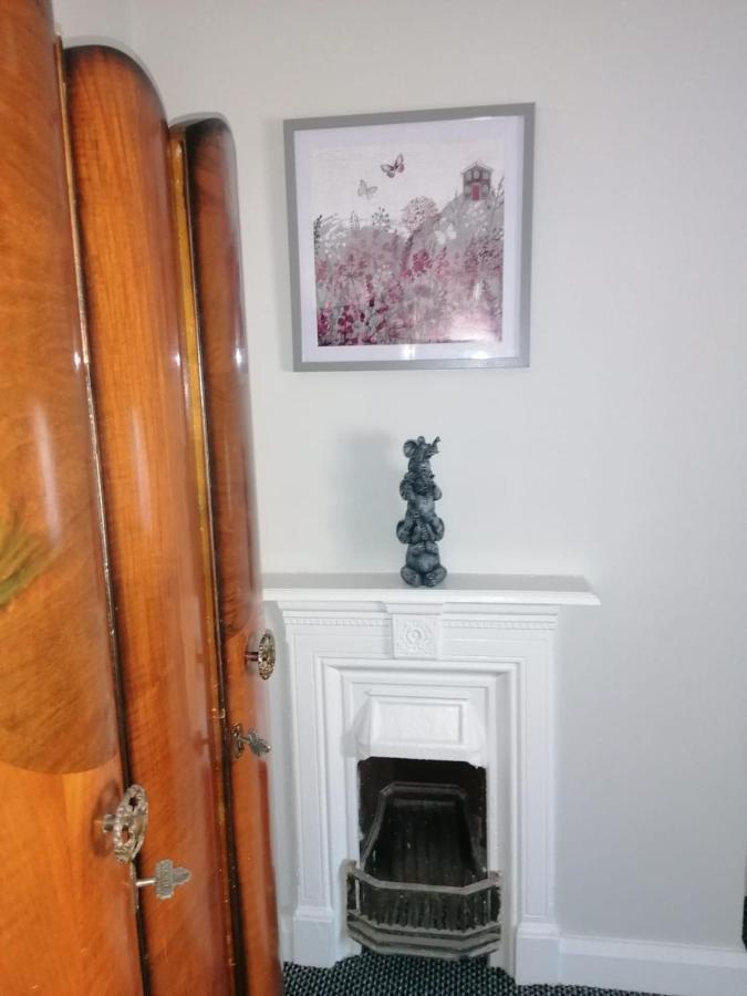 בלפסט Maire Toireasa - Cosy Refurbished Property In The Gaeltacht Quarter מראה חיצוני תמונה